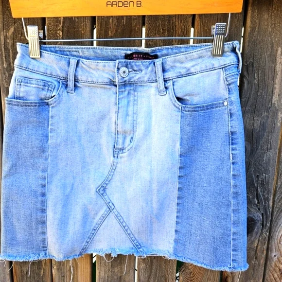 Celebrity Pink Denim Mini Skirt Womens Size 5/27 - Picture 6 of 16